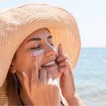 Qual o melhor protetor solar para pele oleosa e acneica?