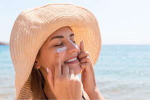 Qual o melhor protetor solar para pele oleosa e acneica?